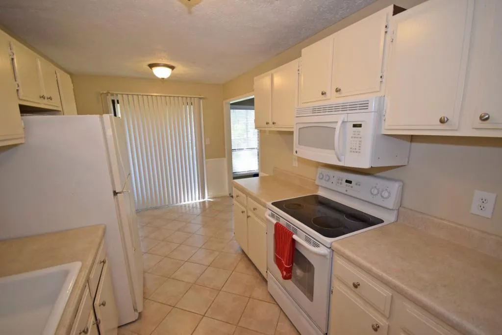 8740 Roswell Road Unit 9b, Atlanta, Georgia 30350, 2 Bedrooms Bedrooms, ,2 BathroomsBathrooms,Residential,Sold,8740 Roswell Road Unit 9b,5840116