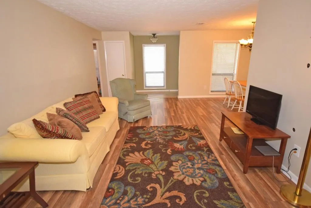 8740 Roswell Road Unit 9b, Atlanta, Georgia 30350, 2 Bedrooms Bedrooms, ,2 BathroomsBathrooms,Residential,Sold,8740 Roswell Road Unit 9b,5840116