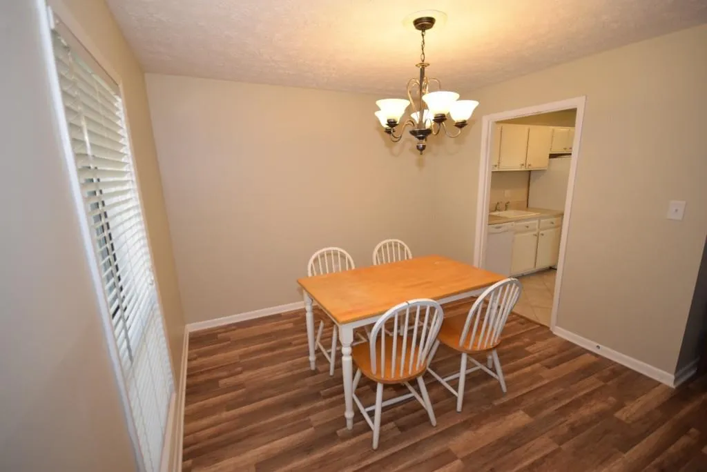 8740 Roswell Road Unit 9b, Atlanta, Georgia 30350, 2 Bedrooms Bedrooms, ,2 BathroomsBathrooms,Residential,Sold,8740 Roswell Road Unit 9b,5840116