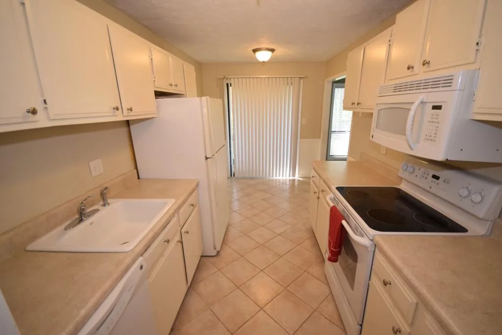 8740 Roswell Road Unit 9b, Atlanta, Georgia 30350, 2 Bedrooms Bedrooms, ,2 BathroomsBathrooms,Residential,Sold,8740 Roswell Road Unit 9b,5840116