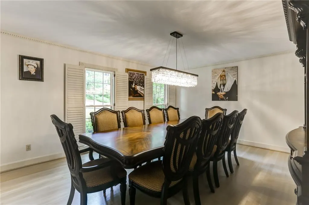 80 Tamarisk Drive, Atlanta, Georgia 30342, 6 Bedrooms Bedrooms, ,3 BathroomsBathrooms,Residential,Sold,80 Tamarisk Drive,6724728