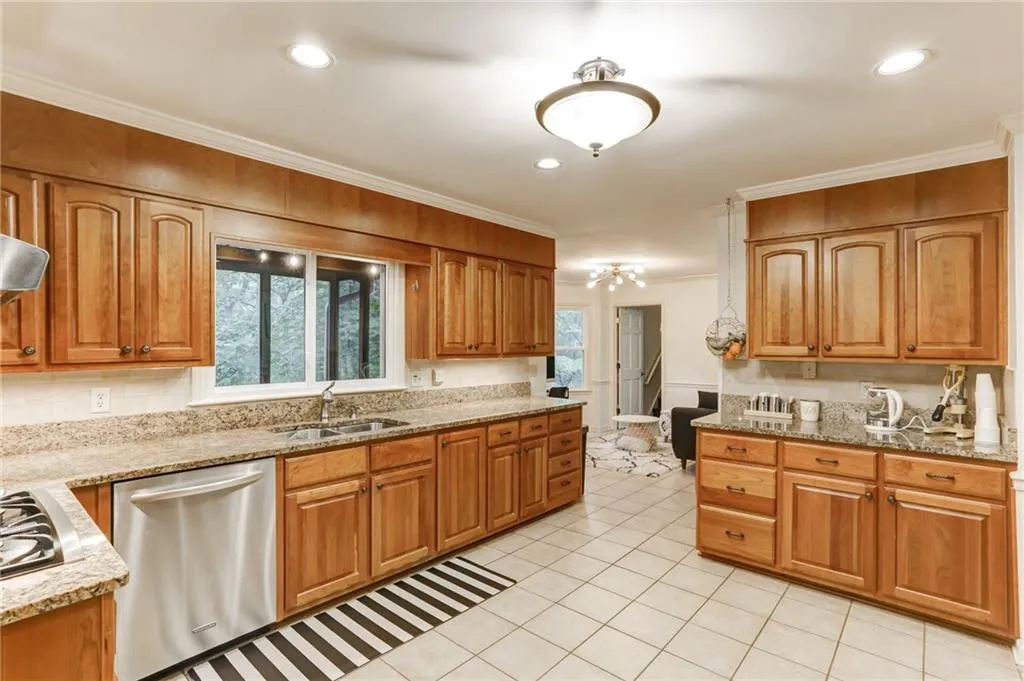 80 Tamarisk Drive, Atlanta, Georgia 30342, 6 Bedrooms Bedrooms, ,3 BathroomsBathrooms,Residential,Sold,80 Tamarisk Drive,6724728