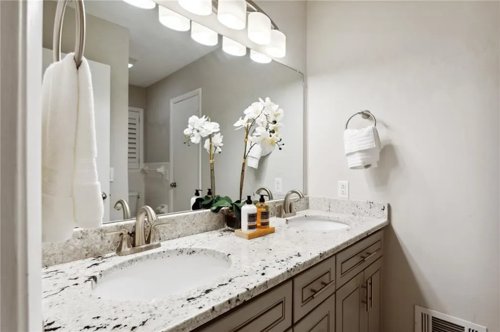 570 Elden Drive, Atlanta, Georgia 30342, 4 Bedrooms Bedrooms, ,3 BathroomsBathrooms,Residential,Sold,570 Elden Drive,7171140