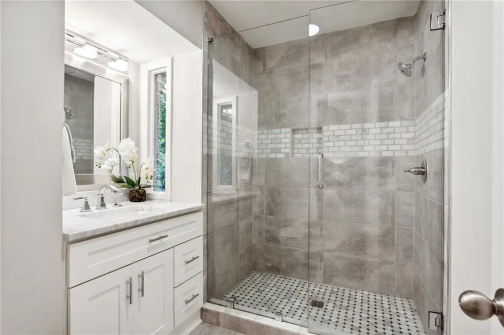 570 Elden Drive, Atlanta, Georgia 30342, 4 Bedrooms Bedrooms, ,3 BathroomsBathrooms,Residential,Sold,570 Elden Drive,7171140