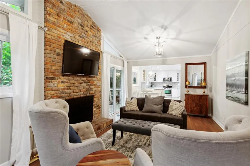 570 Elden Drive, Atlanta, Georgia 30342, 4 Bedrooms Bedrooms, ,3 BathroomsBathrooms,Residential,Sold,570 Elden Drive,7171140