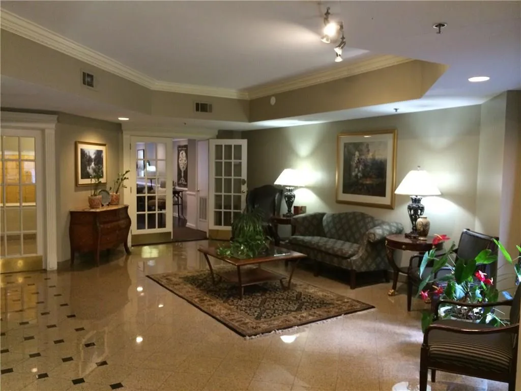 1 Biscayne Drive Nw Unit 201, Atlanta, Georgia 30309, 1 Bedroom Bedrooms, ,1 BathroomBathrooms,Residential,Sold,1 Biscayne Drive Nw Unit 201,5646260