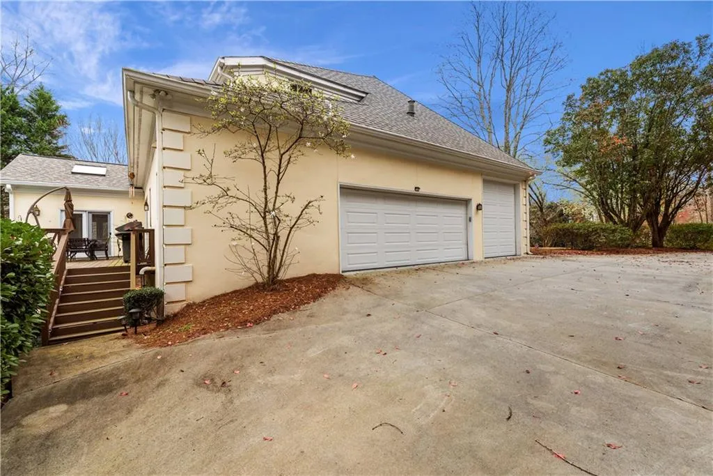890 S Powers Court Nw, Sandy Springs, Georgia 30327, 5 Bedrooms Bedrooms, ,6 BathroomsBathrooms,Residential,Sold,890 S Powers Court Nw,6727957