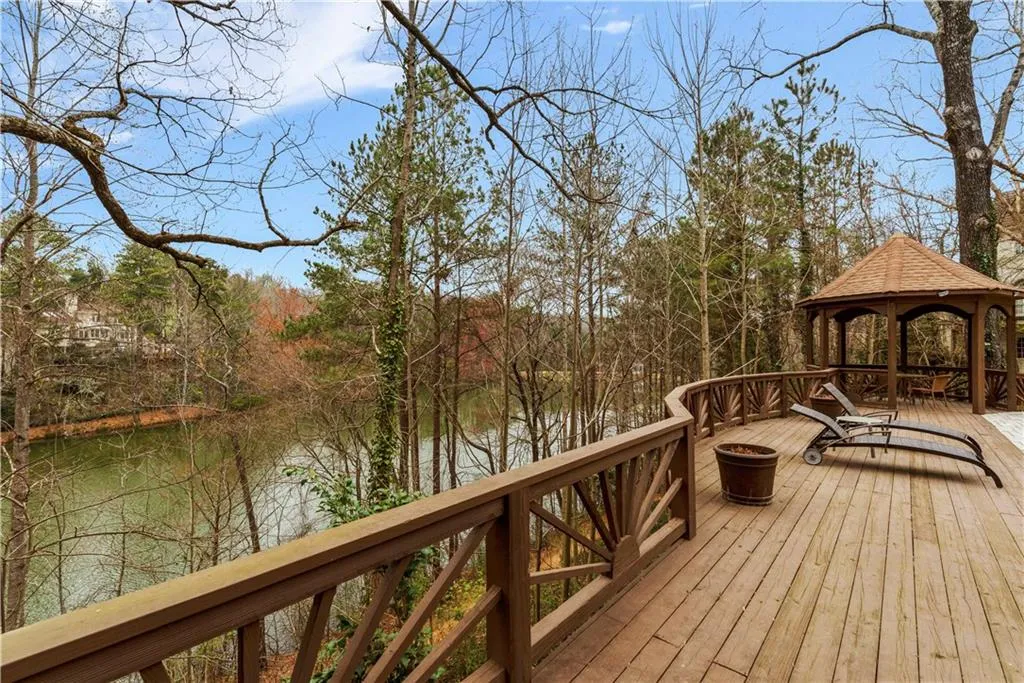 890 S Powers Court Nw, Sandy Springs, Georgia 30327, 5 Bedrooms Bedrooms, ,6 BathroomsBathrooms,Residential,Sold,890 S Powers Court Nw,6727957