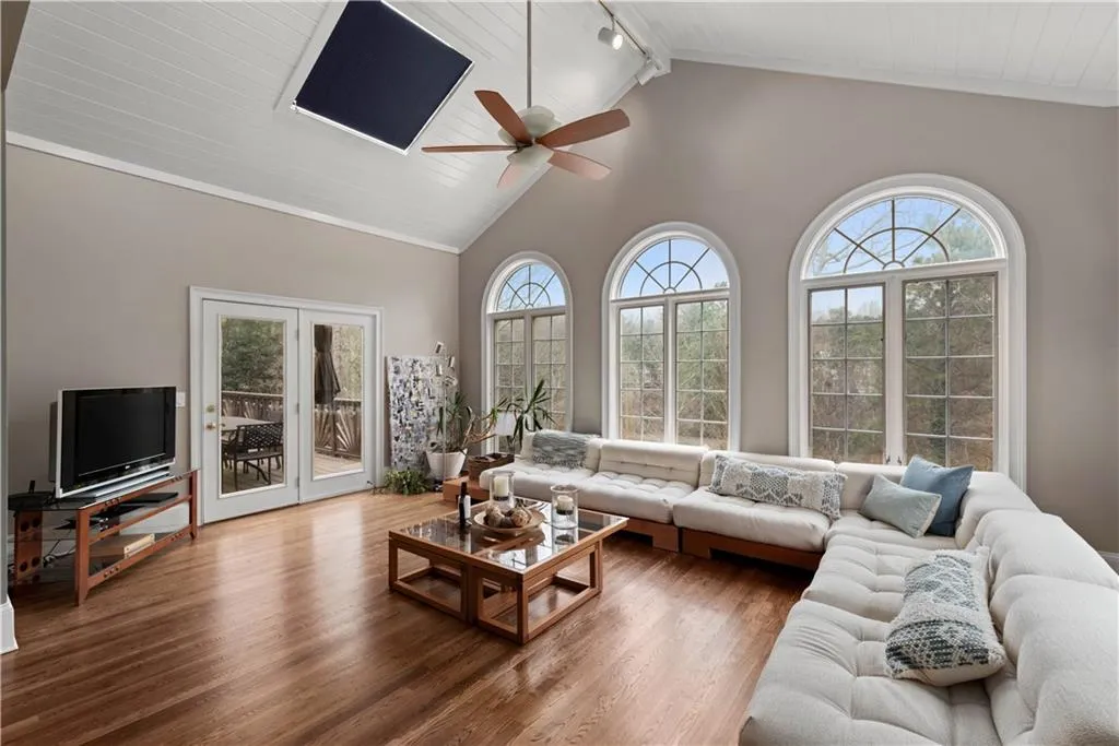 890 S Powers Court Nw, Sandy Springs, Georgia 30327, 5 Bedrooms Bedrooms, ,6 BathroomsBathrooms,Residential,Sold,890 S Powers Court Nw,6727957