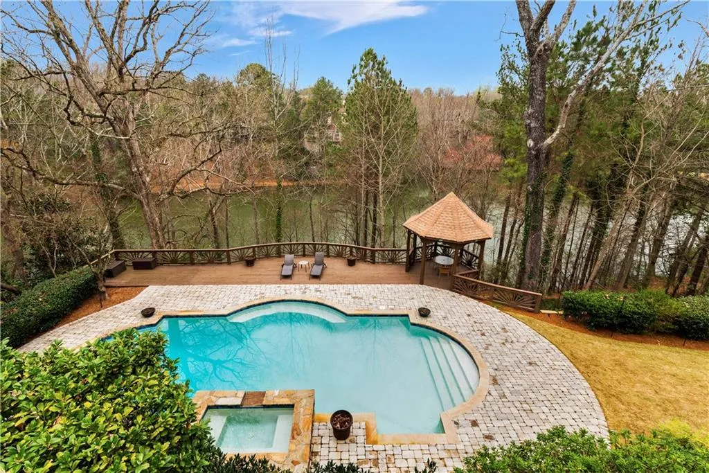 890 S Powers Court Nw, Sandy Springs, Georgia 30327, 5 Bedrooms Bedrooms, ,6 BathroomsBathrooms,Residential,Sold,890 S Powers Court Nw,6727957