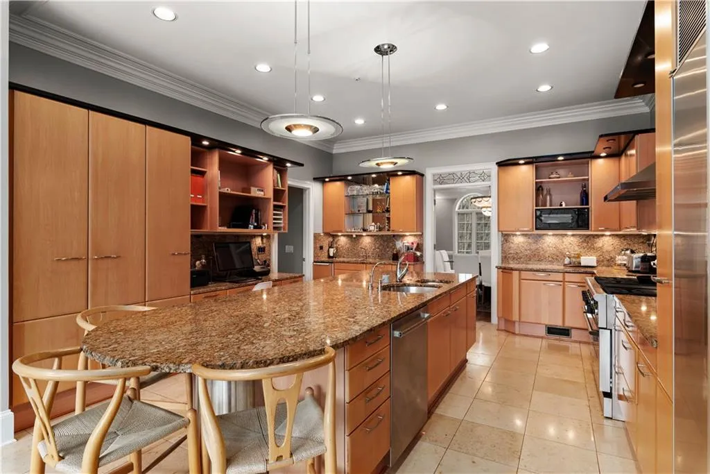 890 S Powers Court Nw, Sandy Springs, Georgia 30327, 5 Bedrooms Bedrooms, ,6 BathroomsBathrooms,Residential,Sold,890 S Powers Court Nw,6727957