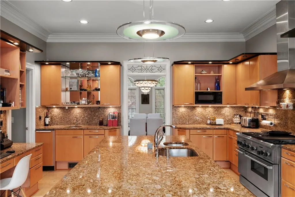 890 S Powers Court Nw, Sandy Springs, Georgia 30327, 5 Bedrooms Bedrooms, ,6 BathroomsBathrooms,Residential,Sold,890 S Powers Court Nw,6727957