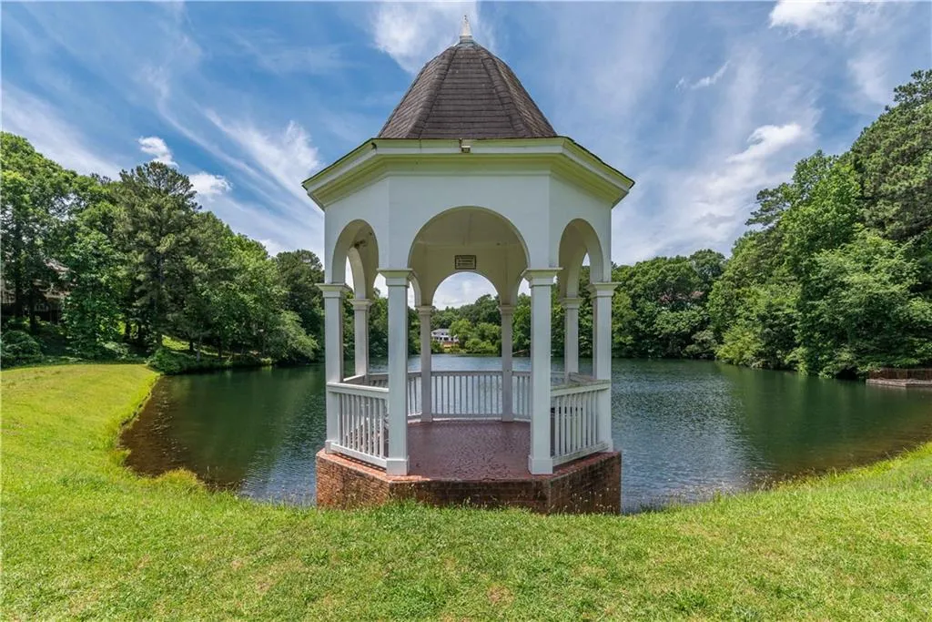 890 S Powers Court Nw, Sandy Springs, Georgia 30327, 5 Bedrooms Bedrooms, ,6 BathroomsBathrooms,Residential,Sold,890 S Powers Court Nw,6727957