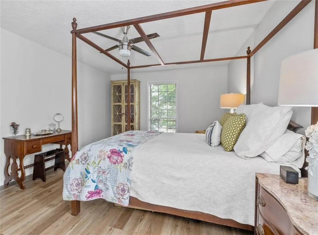 6851 Roswell Road Unit K-18, Sandy Springs, Georgia 30328, 3 Bedrooms Bedrooms, ,2 BathroomsBathrooms,Residential,Sold,6851 Roswell Road Unit K-18,7359315