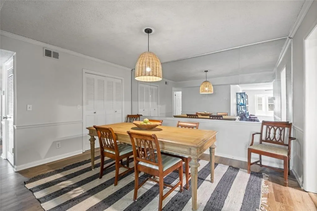 6851 Roswell Road Unit K-18, Sandy Springs, Georgia 30328, 3 Bedrooms Bedrooms, ,2 BathroomsBathrooms,Residential,Sold,6851 Roswell Road Unit K-18,7359315