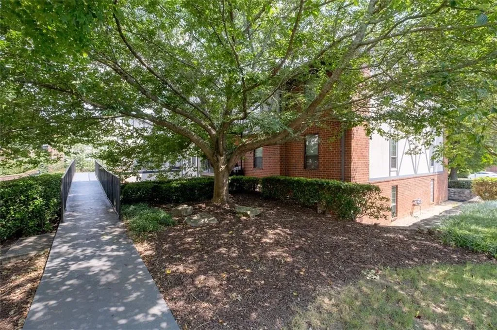 6851 Roswell Road Unit K-18, Sandy Springs, Georgia 30328, 3 Bedrooms Bedrooms, ,2 BathroomsBathrooms,Residential,Sold,6851 Roswell Road Unit K-18,7359315