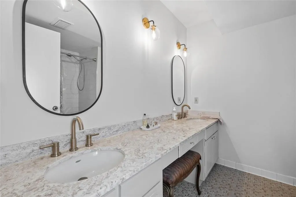 6851 Roswell Road Unit K-18, Sandy Springs, Georgia 30328, 3 Bedrooms Bedrooms, ,2 BathroomsBathrooms,Residential,Sold,6851 Roswell Road Unit K-18,7359315
