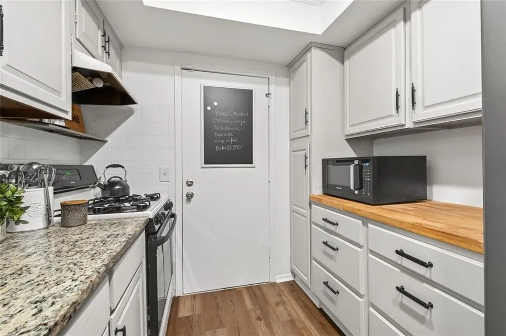 6851 Roswell Road Unit K-18, Sandy Springs, Georgia 30328, 3 Bedrooms Bedrooms, ,2 BathroomsBathrooms,Residential,Sold,6851 Roswell Road Unit K-18,7359315