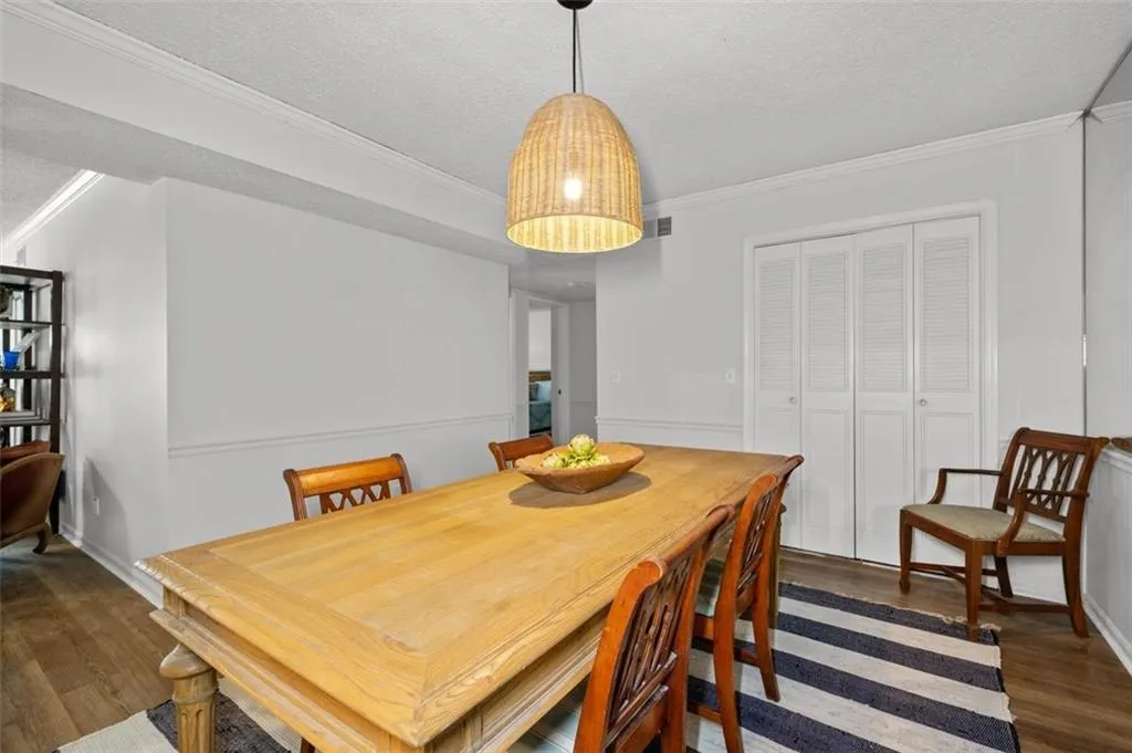 6851 Roswell Road Unit K-18, Sandy Springs, Georgia 30328, 3 Bedrooms Bedrooms, ,2 BathroomsBathrooms,Residential,Sold,6851 Roswell Road Unit K-18,7359315