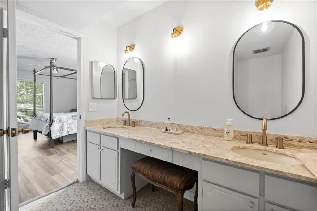 6851 Roswell Road Unit K-18, Sandy Springs, Georgia 30328, 3 Bedrooms Bedrooms, ,2 BathroomsBathrooms,Residential,Sold,6851 Roswell Road Unit K-18,7359315