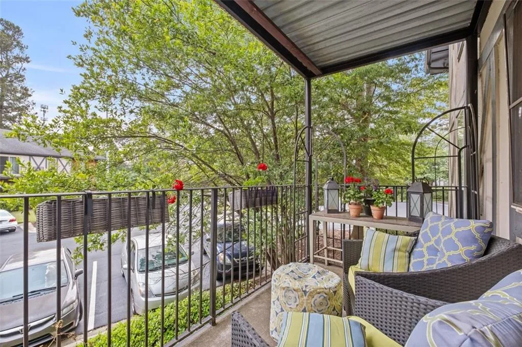 6851 Roswell Road Unit K-18, Sandy Springs, Georgia 30328, 3 Bedrooms Bedrooms, ,2 BathroomsBathrooms,Residential,Sold,6851 Roswell Road Unit K-18,7359315
