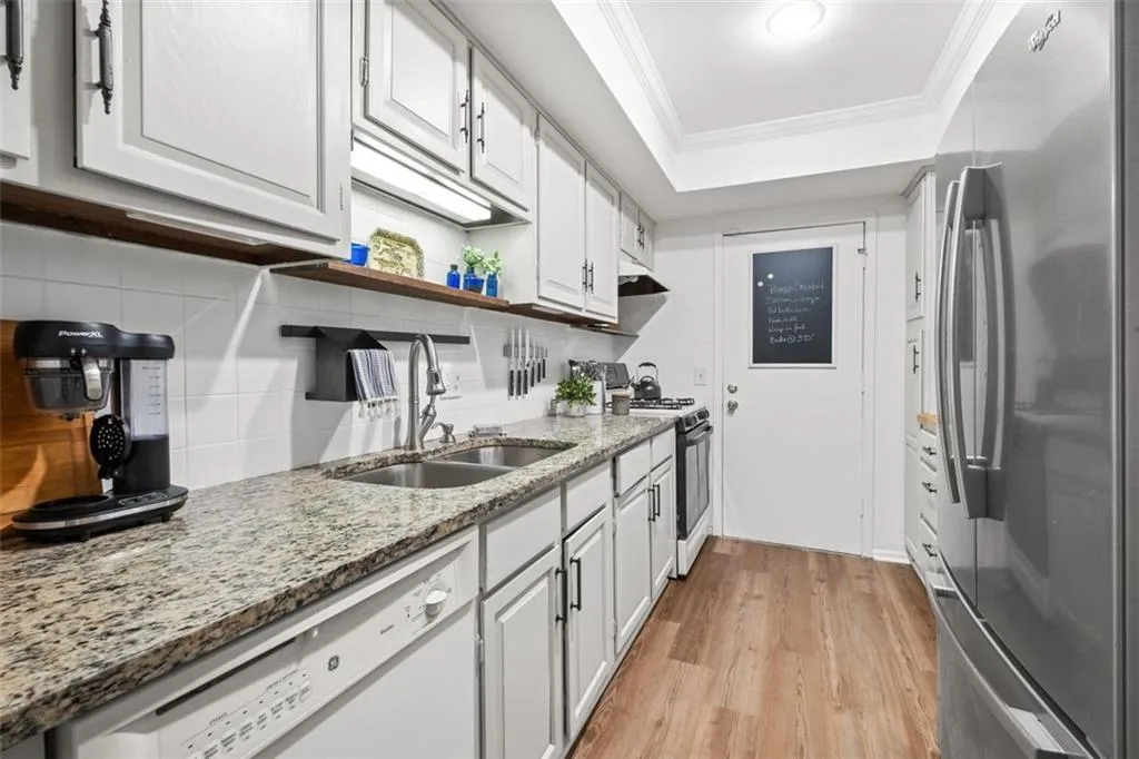 6851 Roswell Road Unit K-18, Sandy Springs, Georgia 30328, 3 Bedrooms Bedrooms, ,2 BathroomsBathrooms,Residential,Sold,6851 Roswell Road Unit K-18,7359315