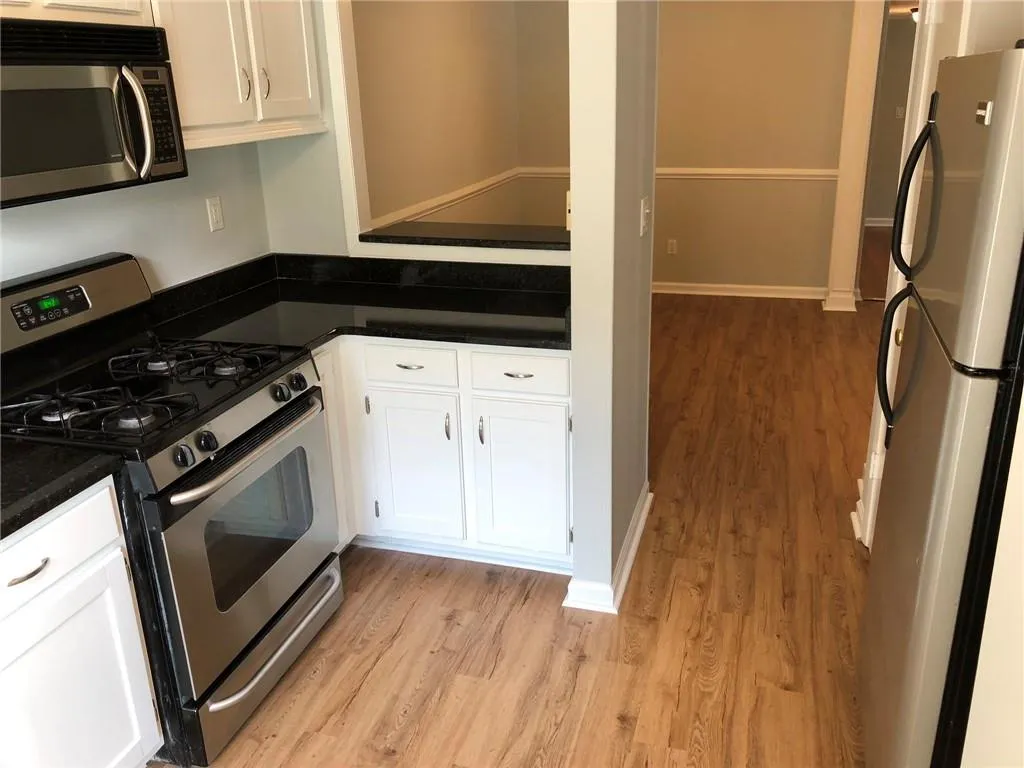 202 Woodcliff Drive, Sandy Springs, Georgia 30350, 2 Bedrooms Bedrooms, ,2 BathroomsBathrooms,Residential,Sold,202 Woodcliff Drive,6742616