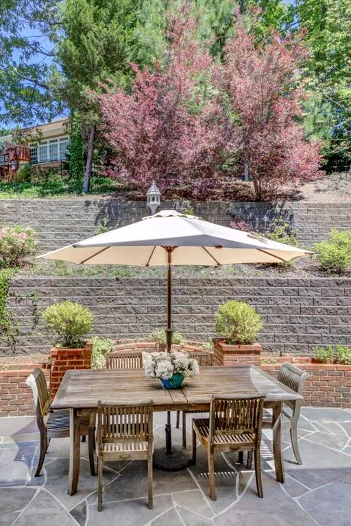 525 Woodmoore Court, Atlanta, Georgia 30342, 5 Bedrooms Bedrooms, ,4 BathroomsBathrooms,Residential,Sold,525 Woodmoore Court,7213769