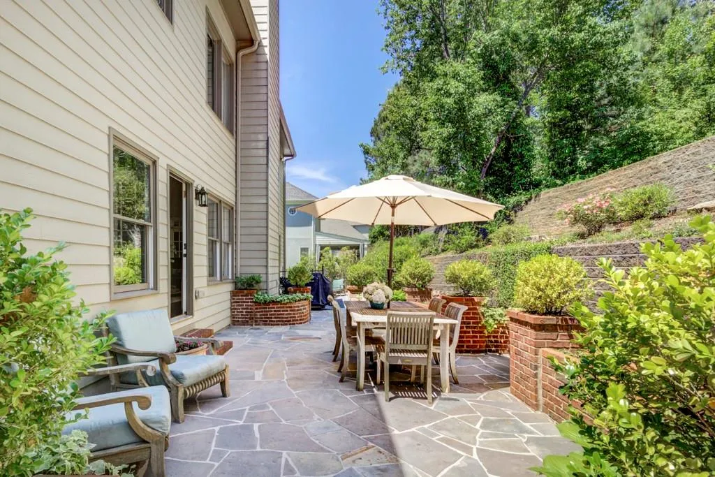525 Woodmoore Court, Atlanta, Georgia 30342, 5 Bedrooms Bedrooms, ,4 BathroomsBathrooms,Residential,Sold,525 Woodmoore Court,7213769