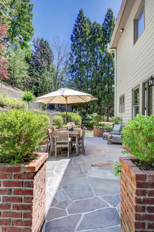 525 Woodmoore Court, Atlanta, Georgia 30342, 5 Bedrooms Bedrooms, ,4 BathroomsBathrooms,Residential,Sold,525 Woodmoore Court,7213769