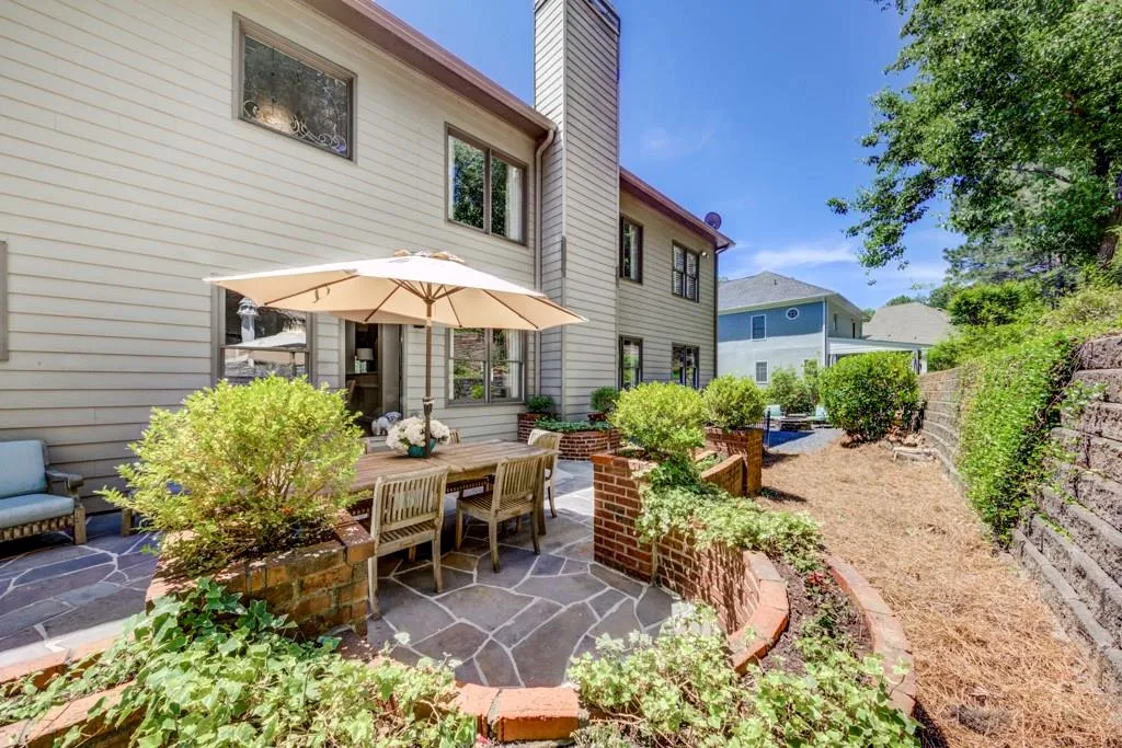 525 Woodmoore Court, Atlanta, Georgia 30342, 5 Bedrooms Bedrooms, ,4 BathroomsBathrooms,Residential,Sold,525 Woodmoore Court,7213769