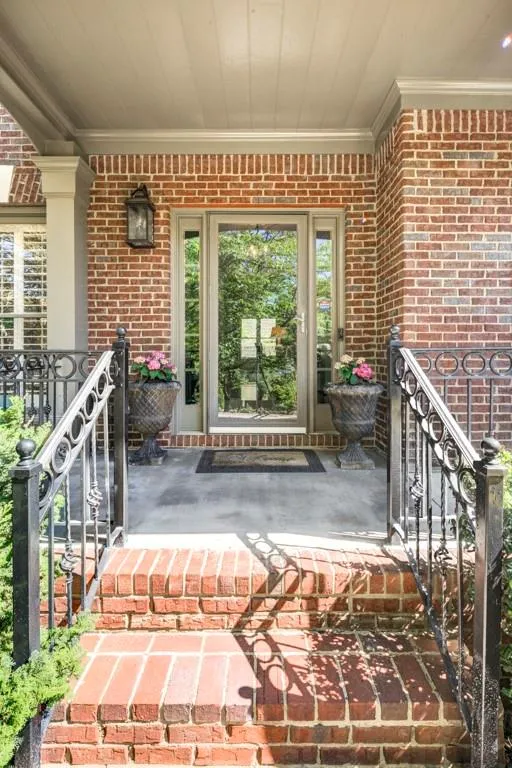 525 Woodmoore Court, Atlanta, Georgia 30342, 5 Bedrooms Bedrooms, ,4 BathroomsBathrooms,Residential,Sold,525 Woodmoore Court,7213769