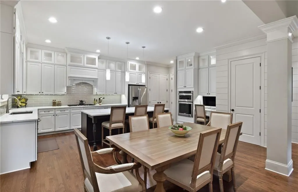 6530 Bridgewood Valley Road, Atlanta, Georgia 30328, 6 Bedrooms Bedrooms, ,5 BathroomsBathrooms,Residential,Sold,6530 Bridgewood Valley Road,6772767