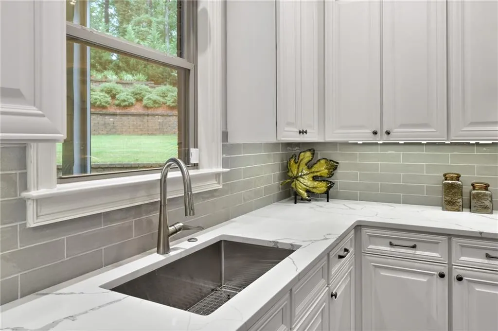 6530 Bridgewood Valley Road, Atlanta, Georgia 30328, 6 Bedrooms Bedrooms, ,5 BathroomsBathrooms,Residential,Sold,6530 Bridgewood Valley Road,6772767