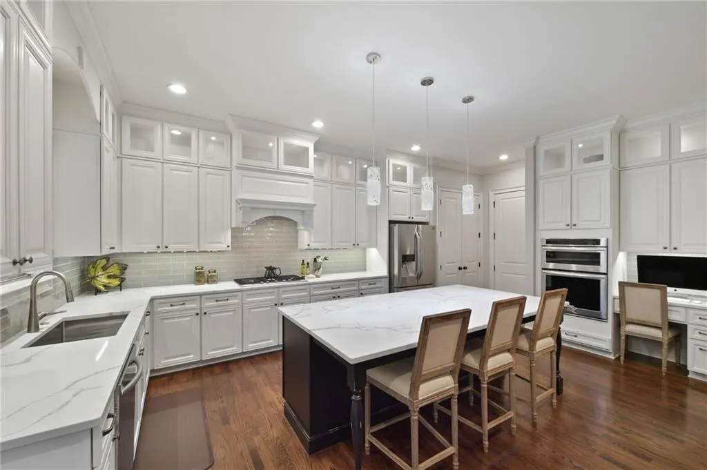 6530 Bridgewood Valley Road, Atlanta, Georgia 30328, 6 Bedrooms Bedrooms, ,5 BathroomsBathrooms,Residential,Sold,6530 Bridgewood Valley Road,6772767