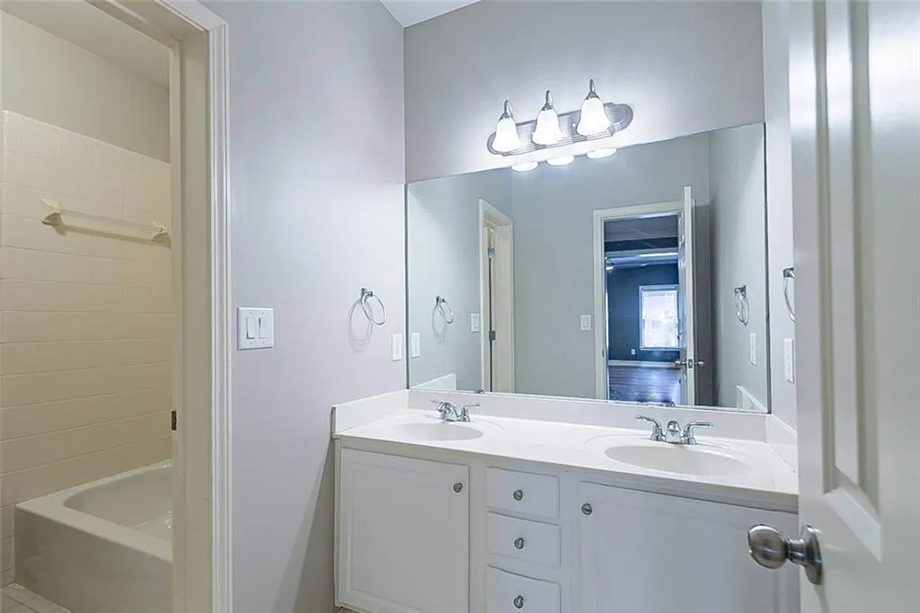 7360 Village Creek Trace, Atlanta, Georgia 30328, 3 Bedrooms Bedrooms, ,2 BathroomsBathrooms,Residential,Sold,7360 Village Creek Trace,6928116