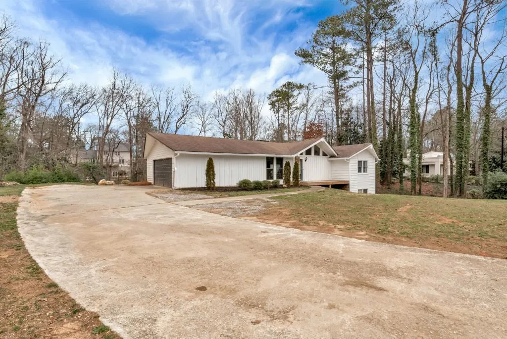 905 Heards Ferry Road, Atlanta, Georgia 30328, 5 Bedrooms Bedrooms, ,3 BathroomsBathrooms,Residential,Sold,905 Heards Ferry Road,7447630