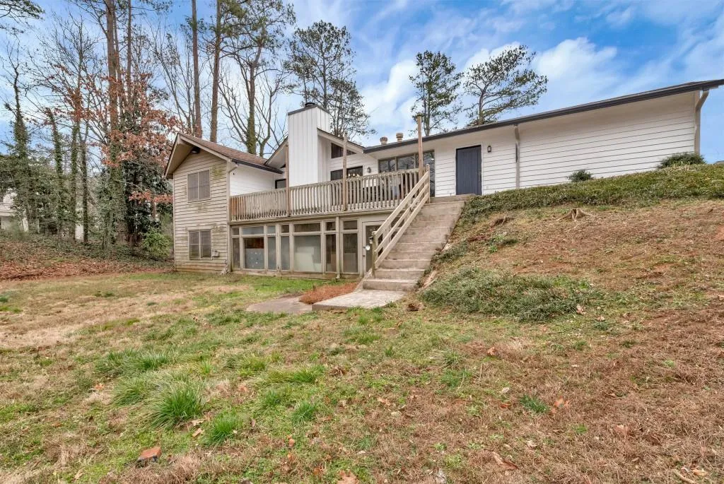 905 Heards Ferry Road, Atlanta, Georgia 30328, 5 Bedrooms Bedrooms, ,3 BathroomsBathrooms,Residential,Sold,905 Heards Ferry Road,7447630
