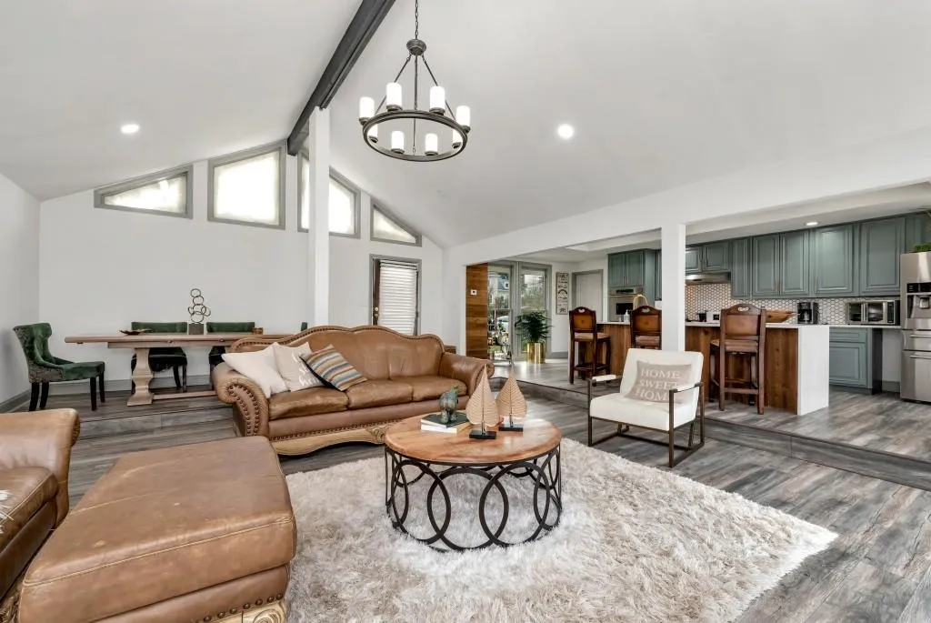 905 Heards Ferry Road, Atlanta, Georgia 30328, 5 Bedrooms Bedrooms, ,3 BathroomsBathrooms,Residential,Sold,905 Heards Ferry Road,7447630