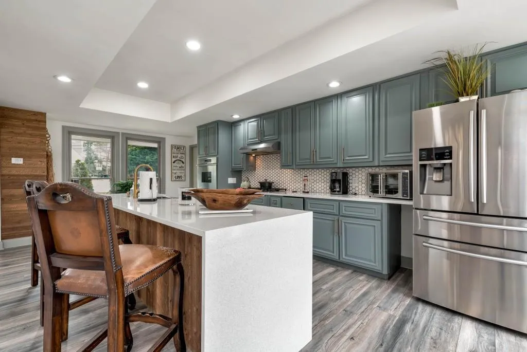 905 Heards Ferry Road, Atlanta, Georgia 30328, 5 Bedrooms Bedrooms, ,3 BathroomsBathrooms,Residential,Sold,905 Heards Ferry Road,7447630