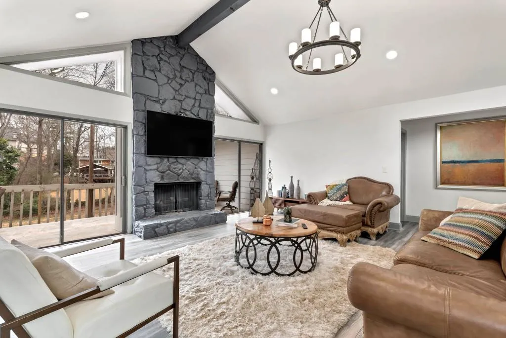 905 Heards Ferry Road, Atlanta, Georgia 30328, 5 Bedrooms Bedrooms, ,3 BathroomsBathrooms,Residential,Sold,905 Heards Ferry Road,7447630