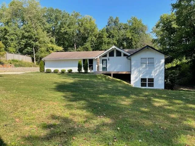 905 Heards Ferry Road, Atlanta, Georgia 30328, 5 Bedrooms Bedrooms, ,3 BathroomsBathrooms,Residential,Sold,905 Heards Ferry Road,7447630