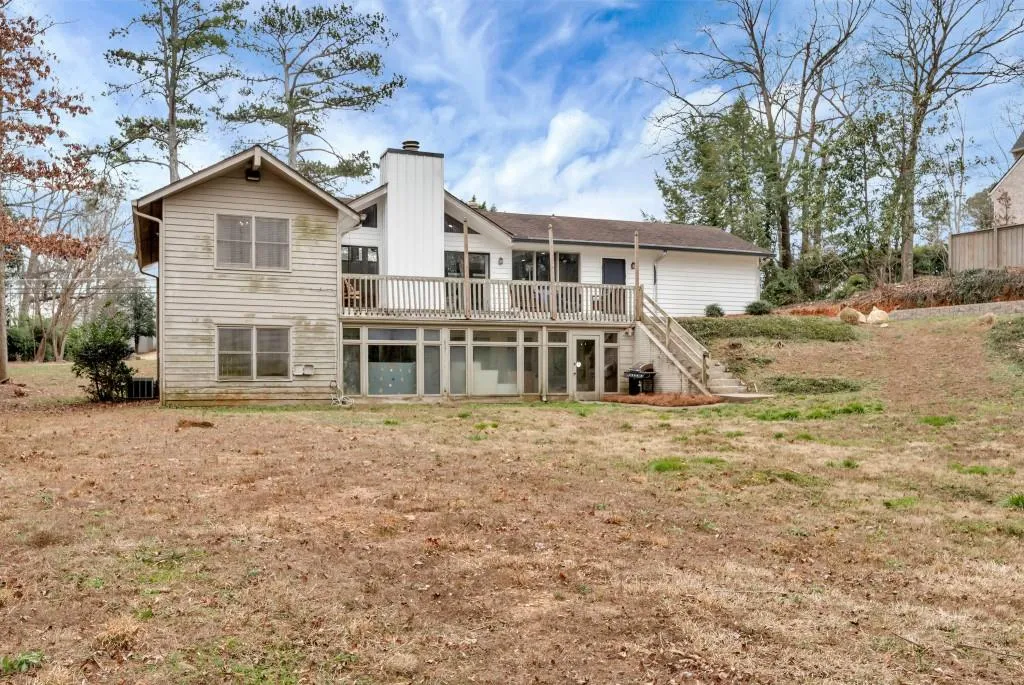 905 Heards Ferry Road, Atlanta, Georgia 30328, 5 Bedrooms Bedrooms, ,3 BathroomsBathrooms,Residential,Sold,905 Heards Ferry Road,7447630