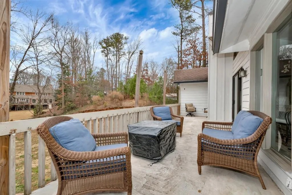 905 Heards Ferry Road, Atlanta, Georgia 30328, 5 Bedrooms Bedrooms, ,3 BathroomsBathrooms,Residential,Sold,905 Heards Ferry Road,7447630