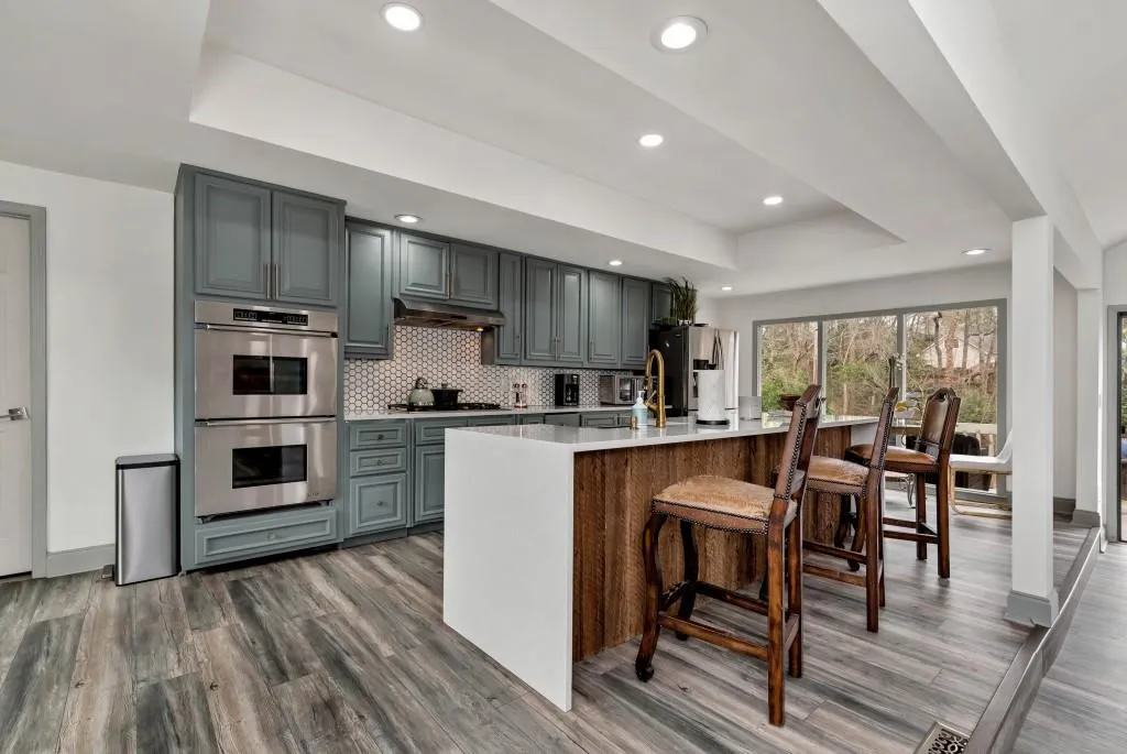 905 Heards Ferry Road, Atlanta, Georgia 30328, 5 Bedrooms Bedrooms, ,3 BathroomsBathrooms,Residential,Sold,905 Heards Ferry Road,7447630
