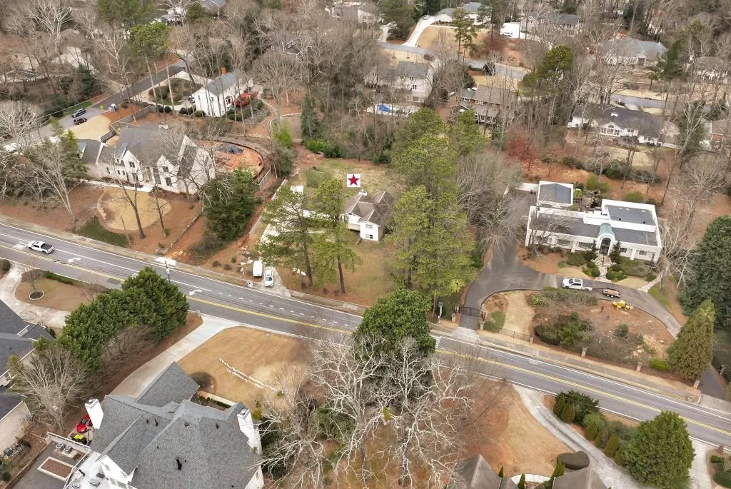 905 Heards Ferry Road, Atlanta, Georgia 30328, 5 Bedrooms Bedrooms, ,3 BathroomsBathrooms,Residential,Sold,905 Heards Ferry Road,7447630