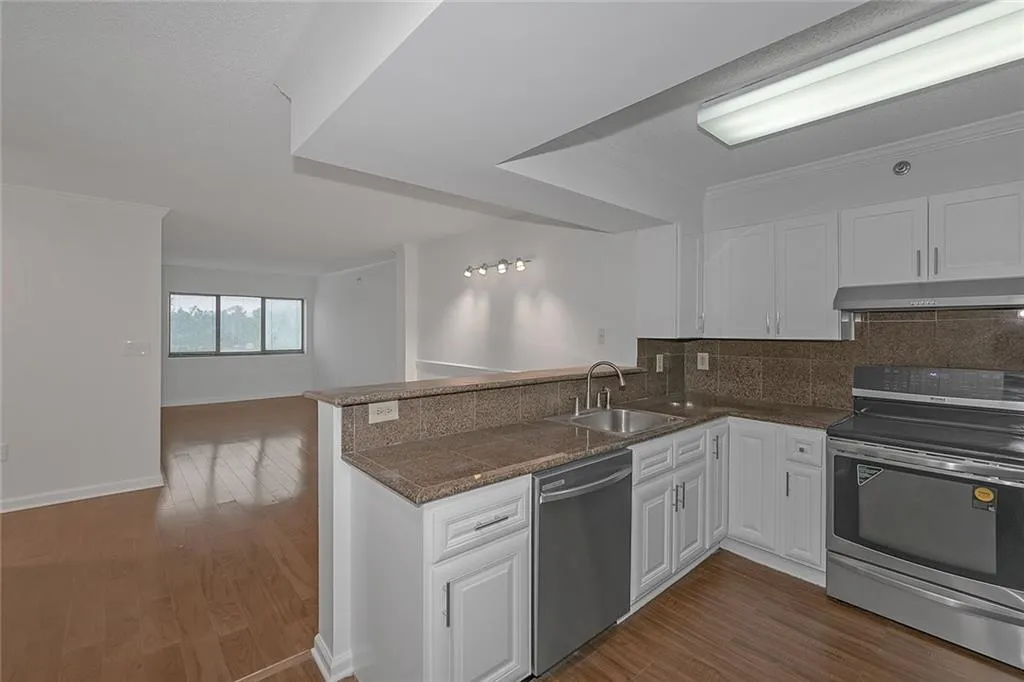 795 Hammond Drive Apt 506, Sandy Springs, Georgia 30328, 2 Bedrooms Bedrooms, ,1 BathroomBathrooms,Residential,Sold,795 Hammond Drive Apt 506,7011932