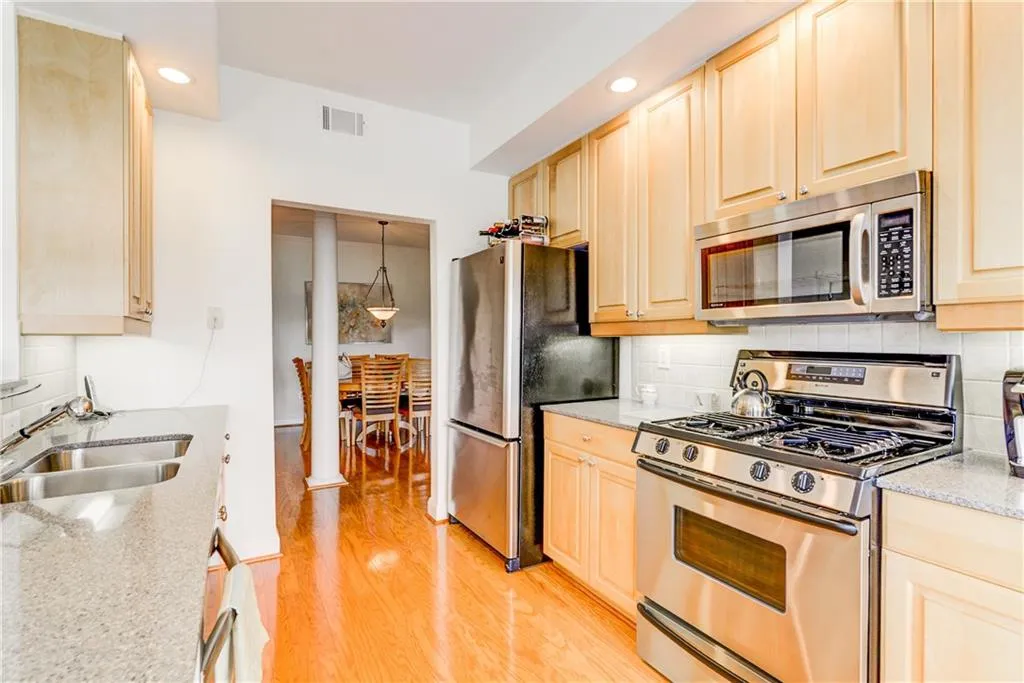 50 Biscayne Drive Nw Unit 4103, Atlanta, Georgia 30309, 2 Bedrooms Bedrooms, ,2 BathroomsBathrooms,Residential,Sold,50 Biscayne Drive Nw Unit 4103,5852466