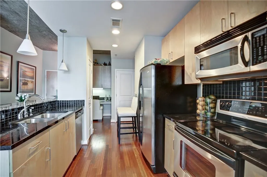 250 Pharr Road Ne Unit 1206, Atlanta, Georgia 30305, 1 Bedroom Bedrooms, ,1 BathroomBathrooms,Residential,Sold,250 Pharr Road Ne Unit 1206,5885822