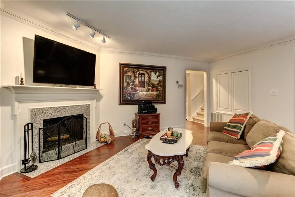 463 The North Chace, Sandy Springs, Georgia 30328, 4 Bedrooms Bedrooms, ,2 BathroomsBathrooms,Residential,Sold,463 The North Chace,6843617